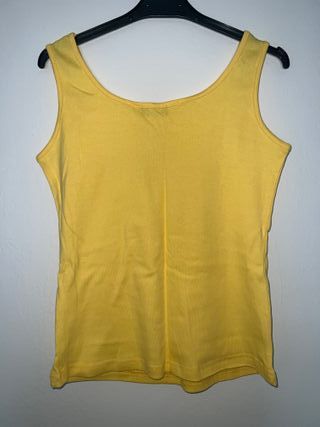 Bonita camiseta de tirantes amarilla
