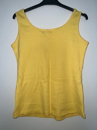 Bonita camiseta de tirantes amarilla