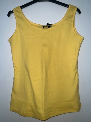 Bonita camiseta de tirantes amarilla
