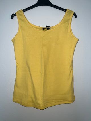 Bonita camiseta de tirantes amarilla