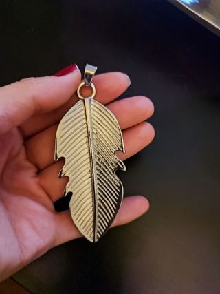 Colgante o llavero con forma de hoja