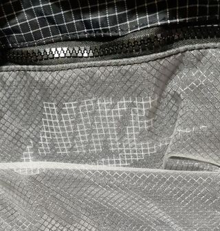 Bolso Deportivo Canguera/Riñonera Nike Tech Pack.