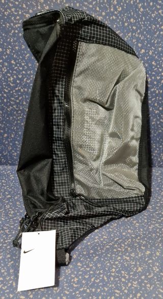 Bolso Deportivo Canguera/Riñonera Nike Tech Pack.