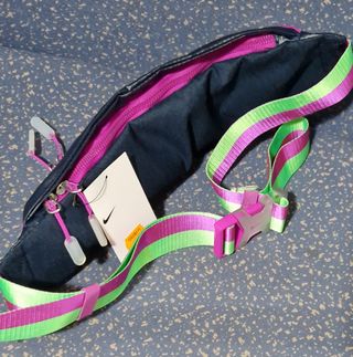 Bolso Riñonera Cruzado Nike Heritage Hip Pack.