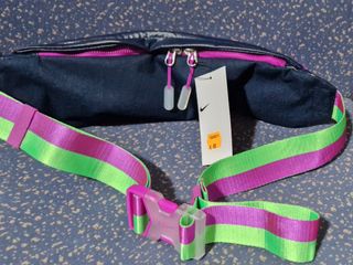 Bolso Riñonera Cruzado Nike Heritage Hip Pack.