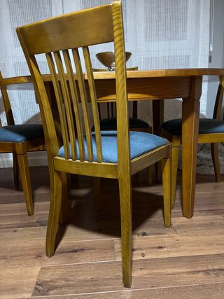 Mesa y sillas salón comedor madera cerezo