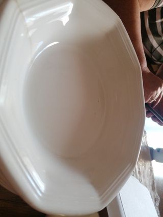 4 piatti bianchi fondi