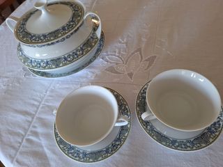 Servicio 8 comensales consomé. Porcelana