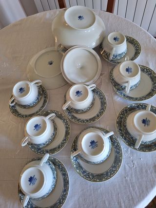 Servicio 8 comensales consomé. Porcelana