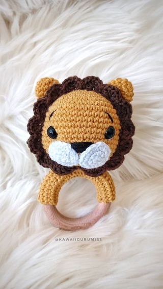 bebé león sonajero amigurumi ganchillo