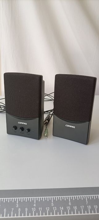 Teclado y altavoces PC