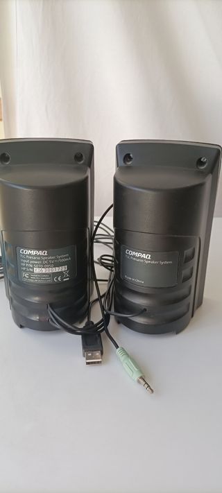 Teclado y altavoces PC