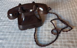 Teléfono antiguo baquelita