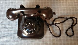 Teléfono antiguo baquelita