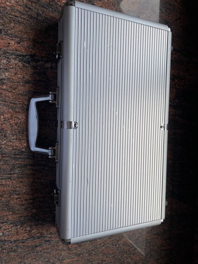 Juego de pocker con estuche en acero
