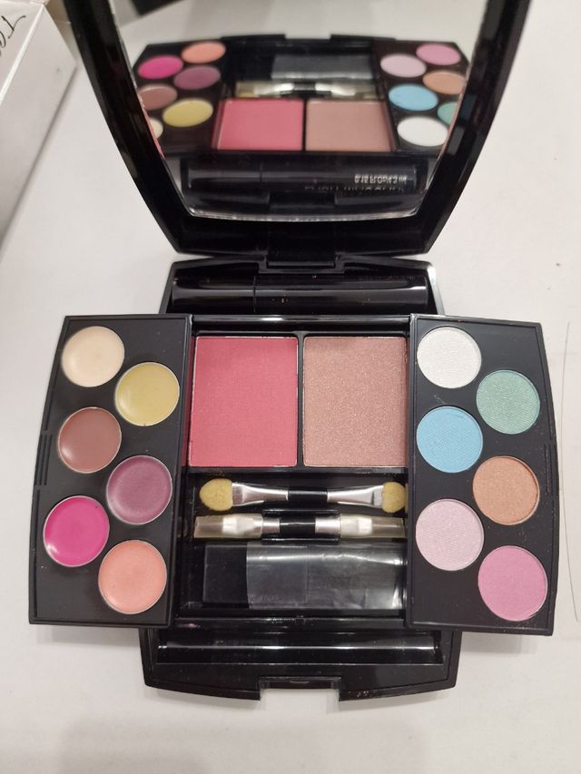 Estuche de sombras de viaje