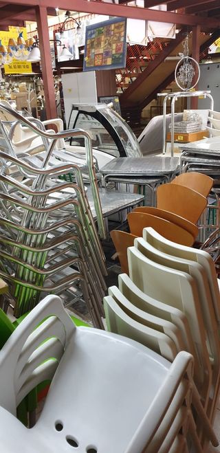 Cadires i taules de bar