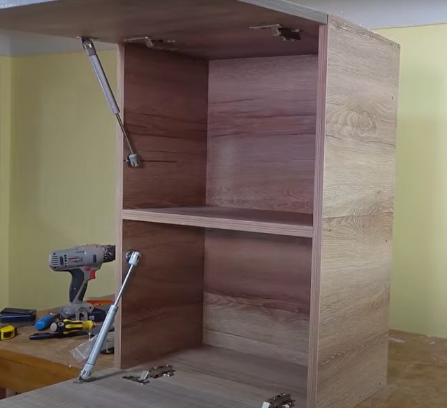 Pistón hidráulico para puerta armario.