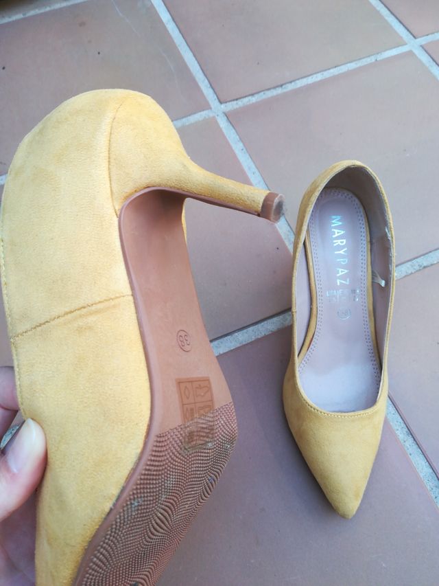 Zapatos tacón amarillo/mostaza