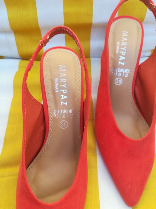 Zapatos tacón naranja. Salón destalonado