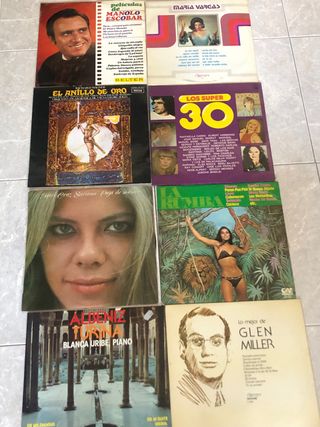 TOCADiSCOS DE MALETA MAS 80 ELPS Y 50 SINGLES