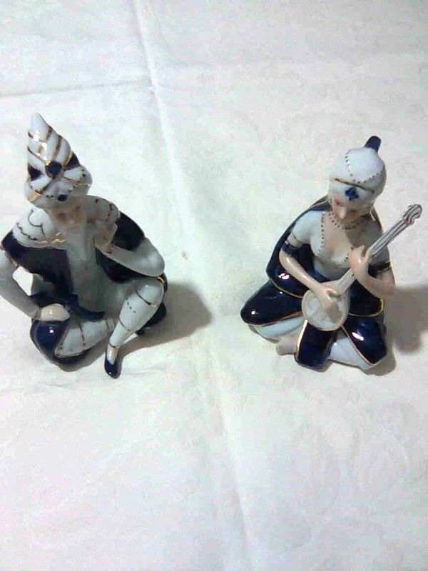 Coppia di statuette in ceramica