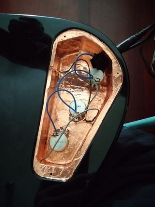 Bajo Charvel CHs4 Japón.