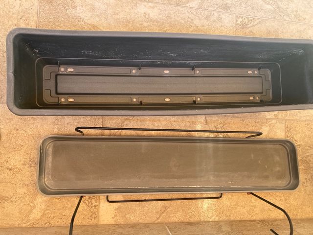 JARDINERA ANTRACITA + PLATO + SOPORTE BARANDILLA