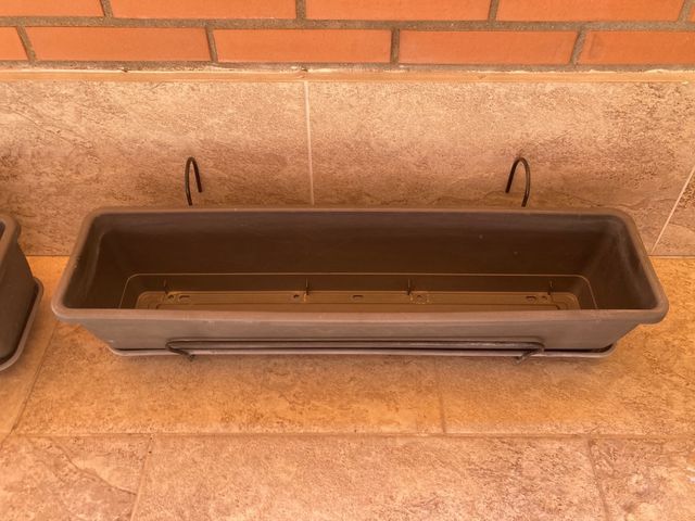 JARDINERA ANTRACITA + PLATO + SOPORTE BARANDILLA