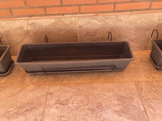 JARDINERA ANTRACITA + PLATO + SOPORTE BARANDILLA