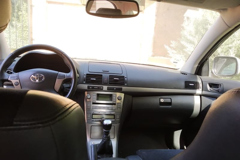 Averiado. Toyota Avensis 2008 - foto 1