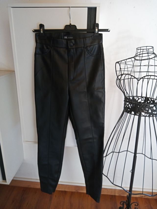 Pantalón piel sintética