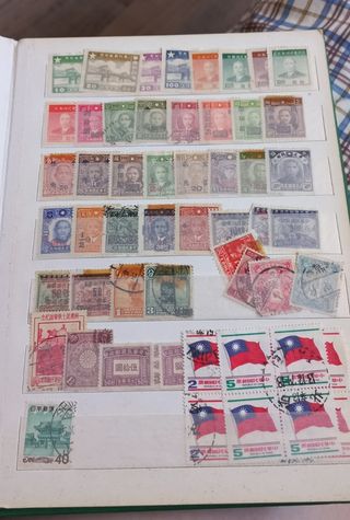 Álbum con sellos del mundo vintage