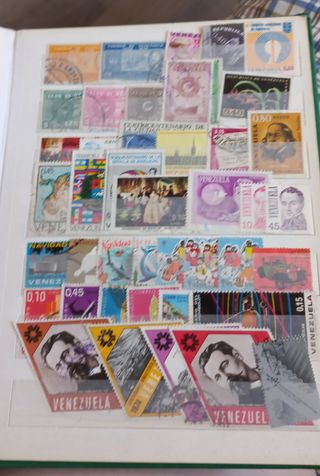 Álbum con sellos del mundo vintage