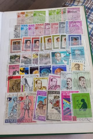 Álbum con sellos del mundo vintage