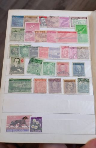 Álbum con sellos del mundo vintage