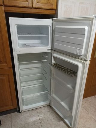 NEVERA 2 PUERTAS con cajón frutero