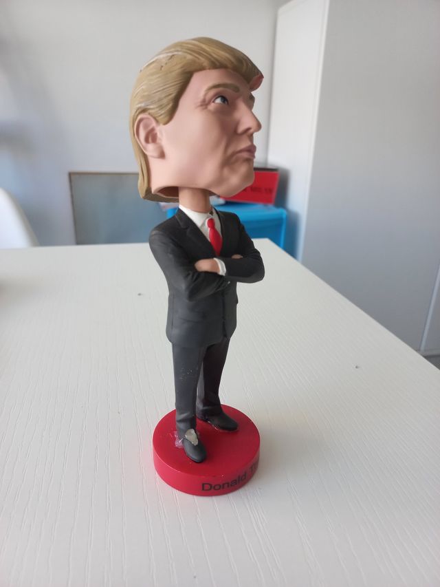 Statuetta donald trump