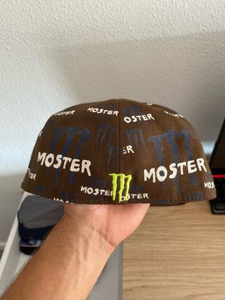 Gorra Plana Negra Monster