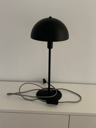lampara de mesa negra