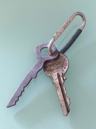 LLAVERO Y LLAVES ANTIGUAS