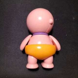 Muñeco  Tolo para niños pequeños pañal amarillo.