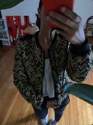 Chaqueta amarilla estampada