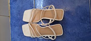 Sandalias blancas