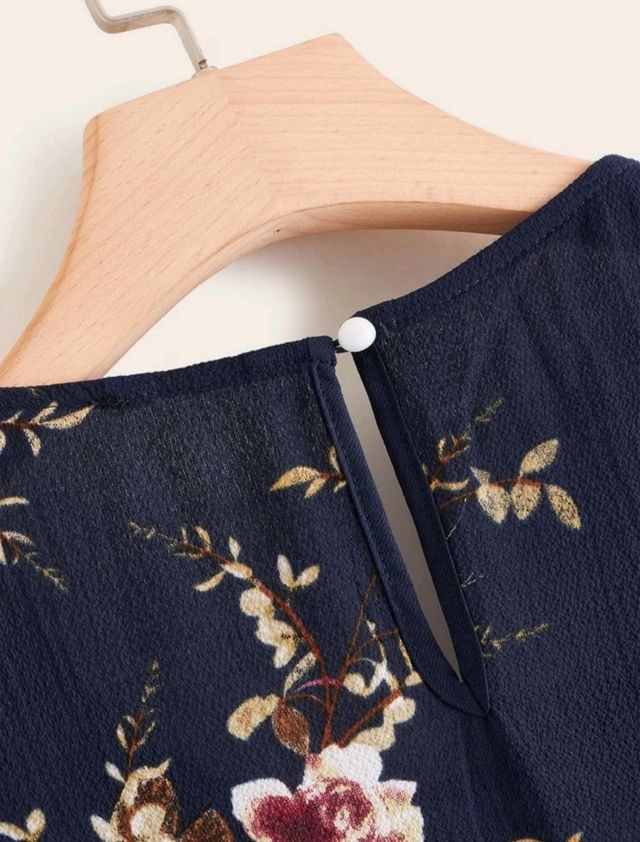 Camiseta de manga fruncida floral 