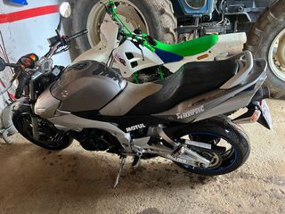 SUZUKI  GSR 600