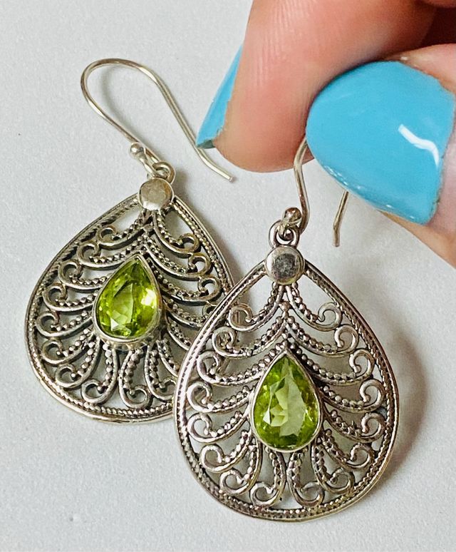 Pendientes con peridotos naturales y plata ley 925