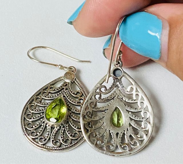 Pendientes con peridotos naturales y plata ley 925