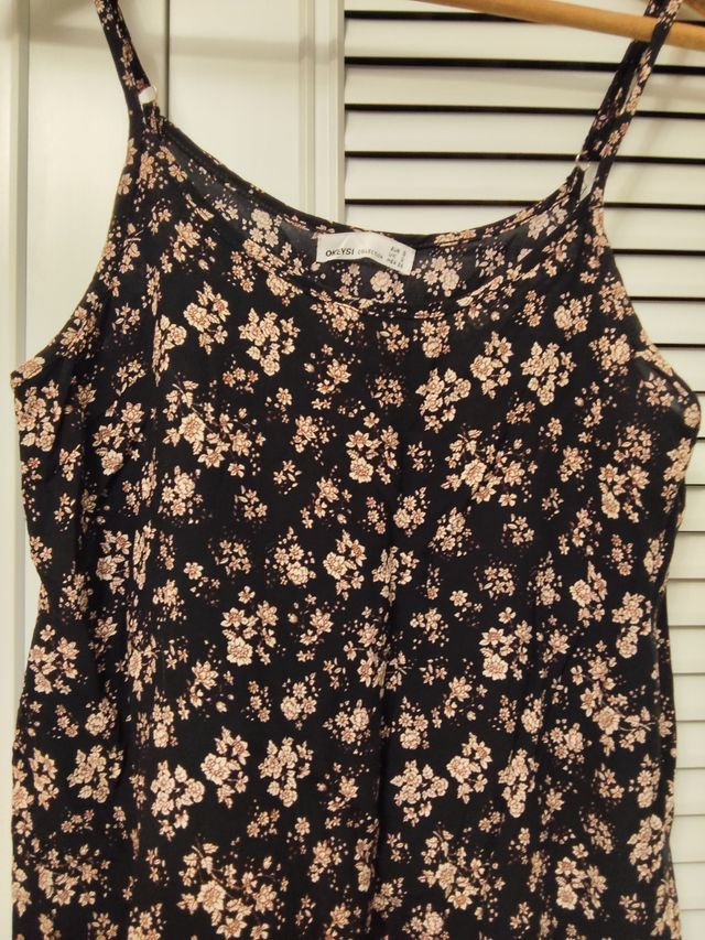 Camiseta de flores con flecos