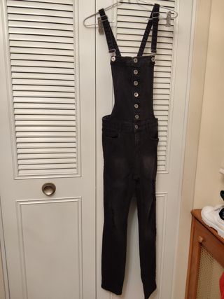 Peto negro con rotitos